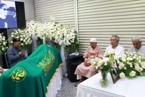 Kisah mengharukan soal Ray Sahetapy disalatkan di Masjid Istiqlal, tempatnya ucap syahadat