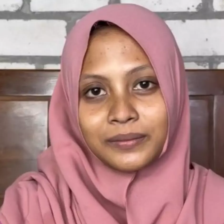 Hasilnya bak beda orang, transformasi wanita punya kantung mata hitam saat dimakeup ini kayak Barbie