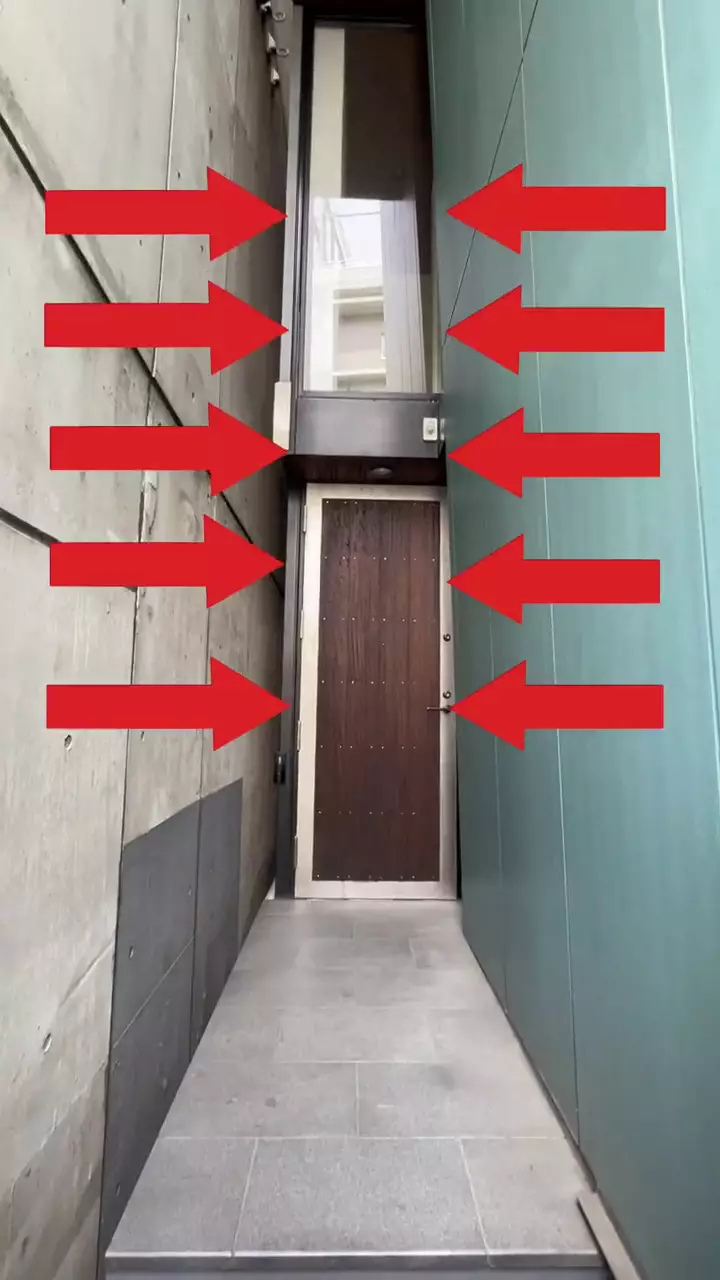 rumah unik mirip gedung kos-kosan © 2025 TikTok rumah unik mirip gedung kos-kosan © 2025 TikTok