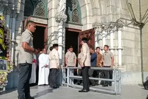 Prabowo melayat Uskup Mgr. Petrus Turang di Katedral Jakarta, ungkap punya hubungan saudara