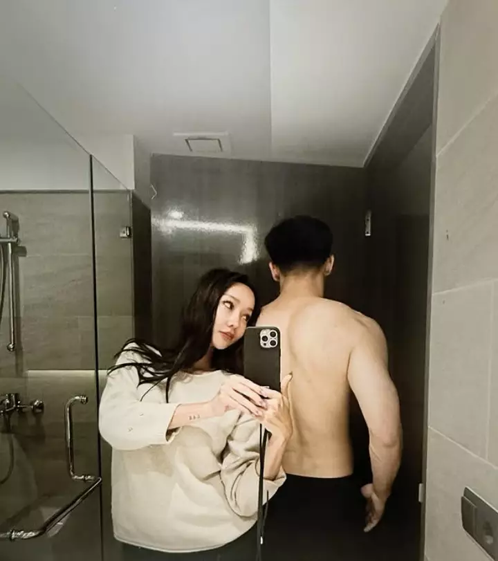 Lucinta Luna pamer gandengan baru Oppa © Instagram Lucinta Luna pamer gandengan baru Oppa © Instagram