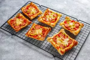 7 Resep pizza roti tawar yang simpel dan jadi favorit anak-anak
