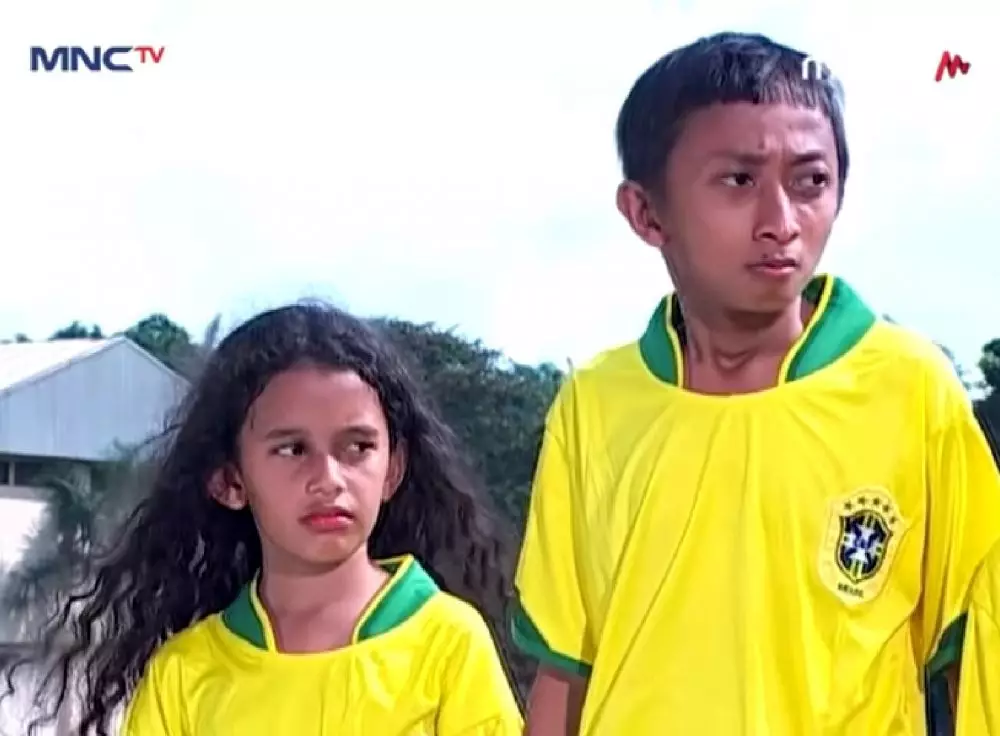 Rimbi Ronaldowati jadi hot mom © berbagai sumber