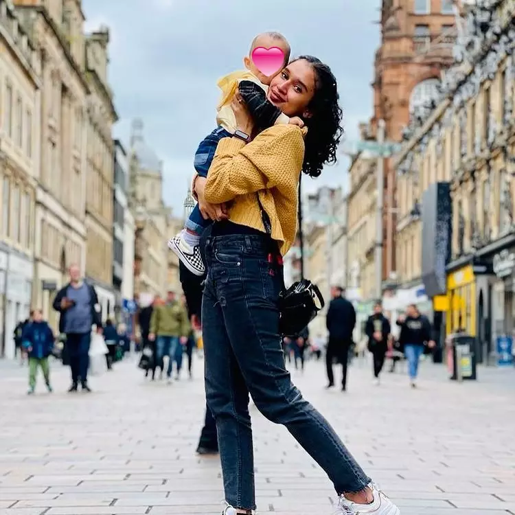 Rimbi Ronaldowati jadi hot mom © berbagai sumber