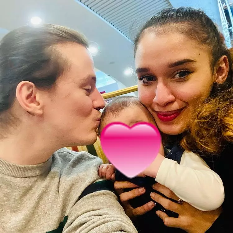 Rimbi Ronaldowati jadi hot mom © berbagai sumber