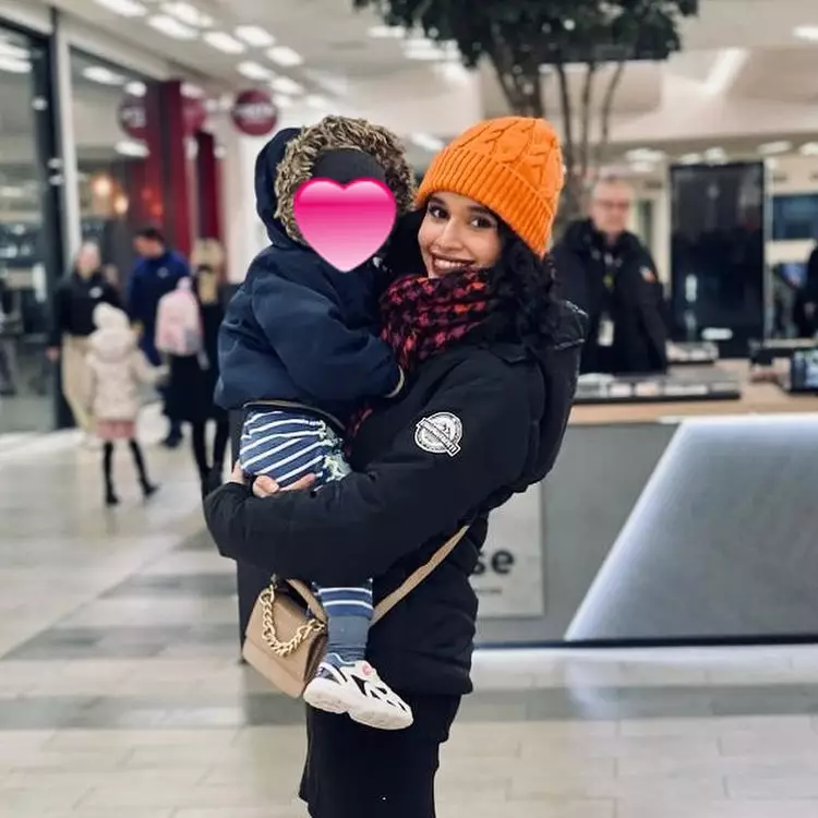 Rimbi Ronaldowati jadi hot mom © berbagai sumber