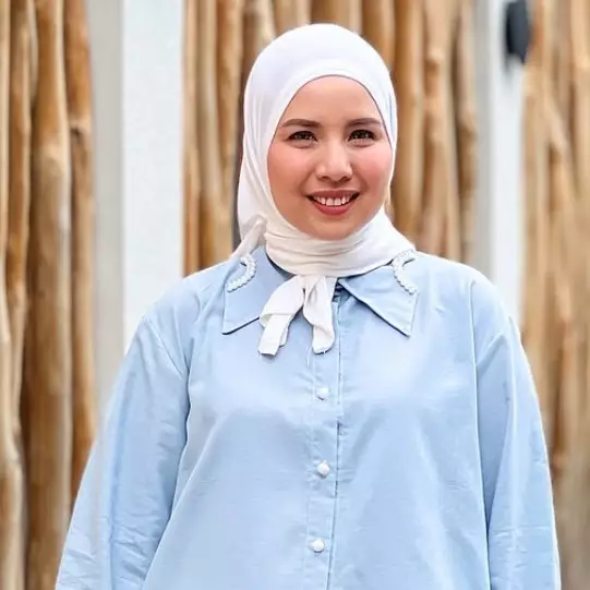 9 Potret dapur baru Tya Ariestya mewah pakai granit, kabinetnya canggih bisa buka-tutup otomatis