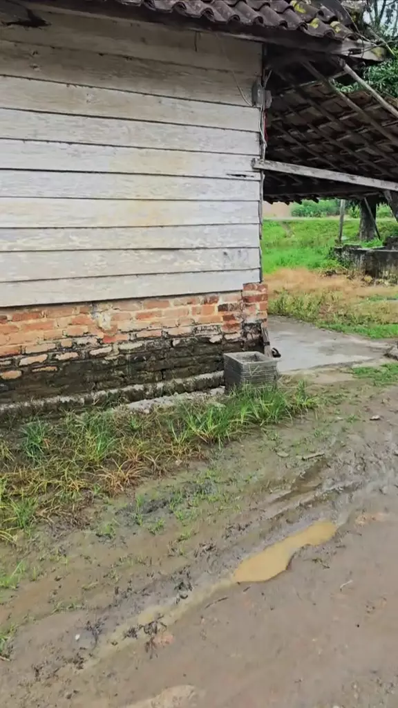 rumah luar gubuk dalam sultan  © 2025 TikTok