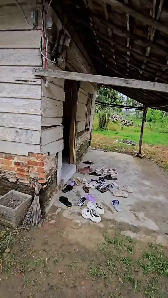 rumah luar gubuk dalam sultan  © 2025 TikTok