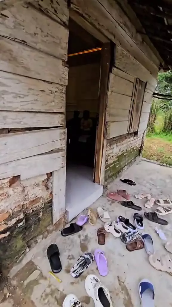 rumah luar gubuk dalam sultan  © 2025 TikTok