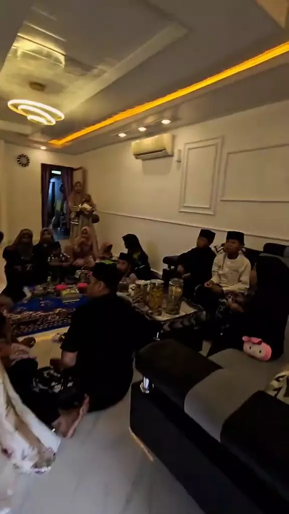 rumah luar gubuk dalam sultan  © 2025 TikTok