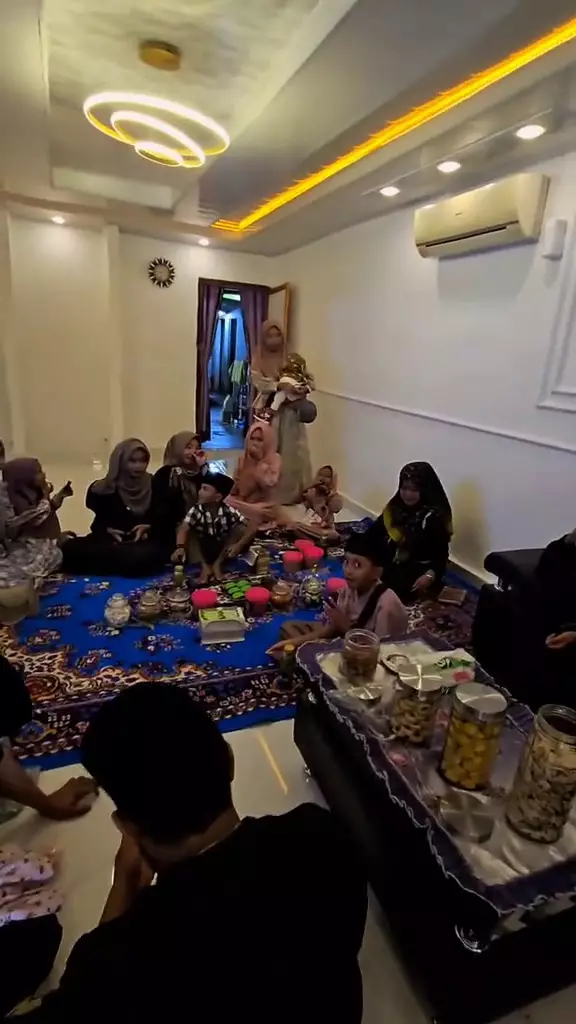 rumah luar gubuk dalam sultan  © 2025 TikTok