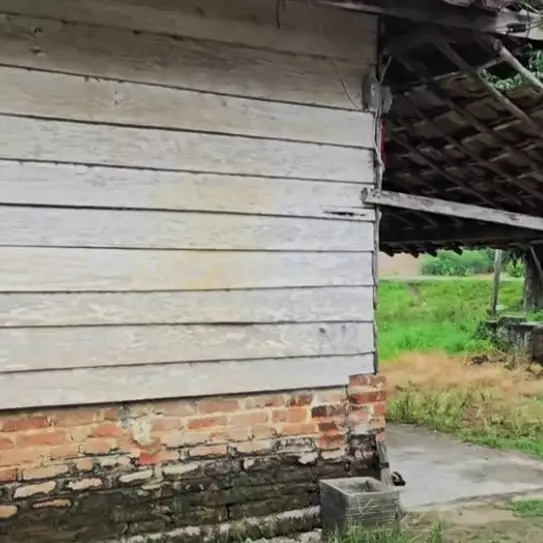 Rumah anti pamer, luarnya gubuk dalamnya mewah bak hunian sultan, intip 9 potretnya yang bikin terpana