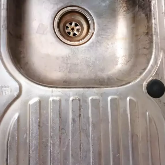 Cara bikin pembersih serbaguna untuk hempaskan noda pada stainless steel, cuma pakai 2 bahan dapur