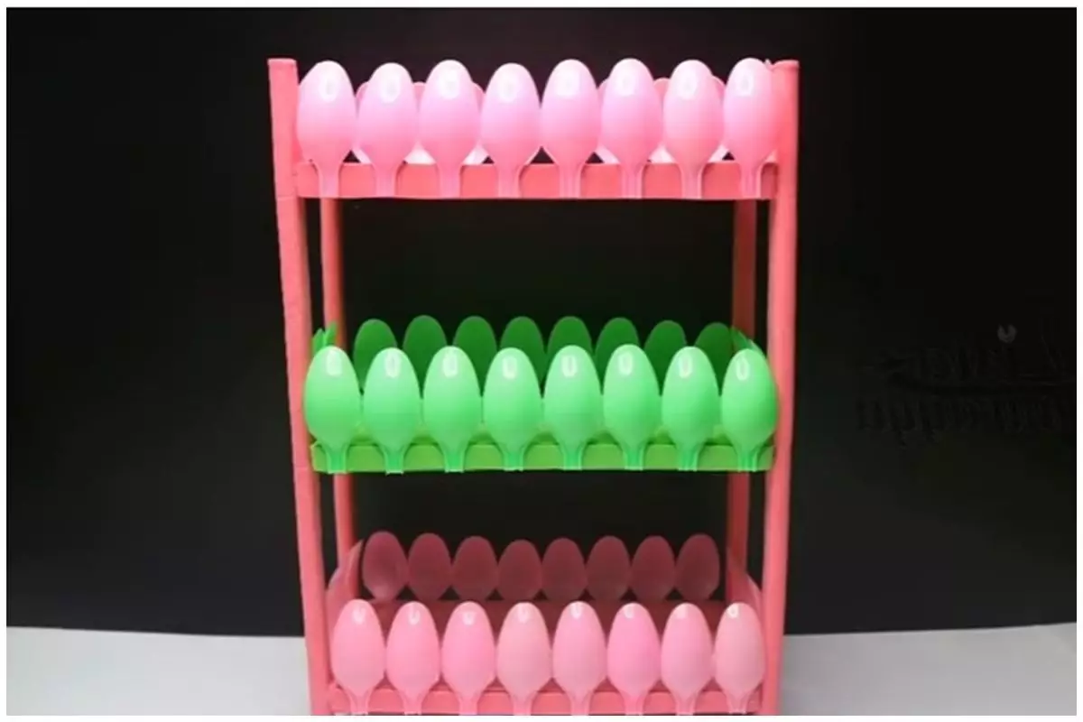 Trik bikin rak bumbu estetik serbaguna cuma modal sendok plastik bekas