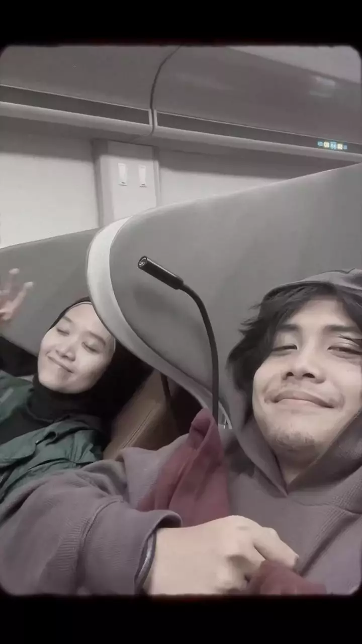 istri bintang emon hamil anak pertama  © 2025 Instagram