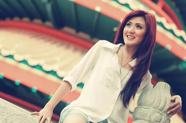 rey utami artis terkaya indonesia dulu backing vokal © 2025 brilio.net