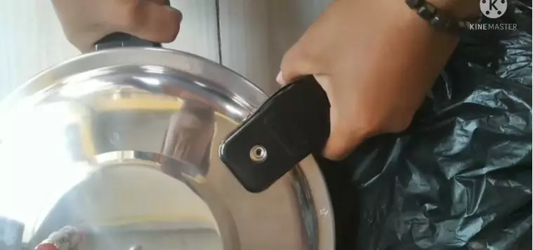 trik mudah membuka panci presto yang terkunci © 2022 brilio.net