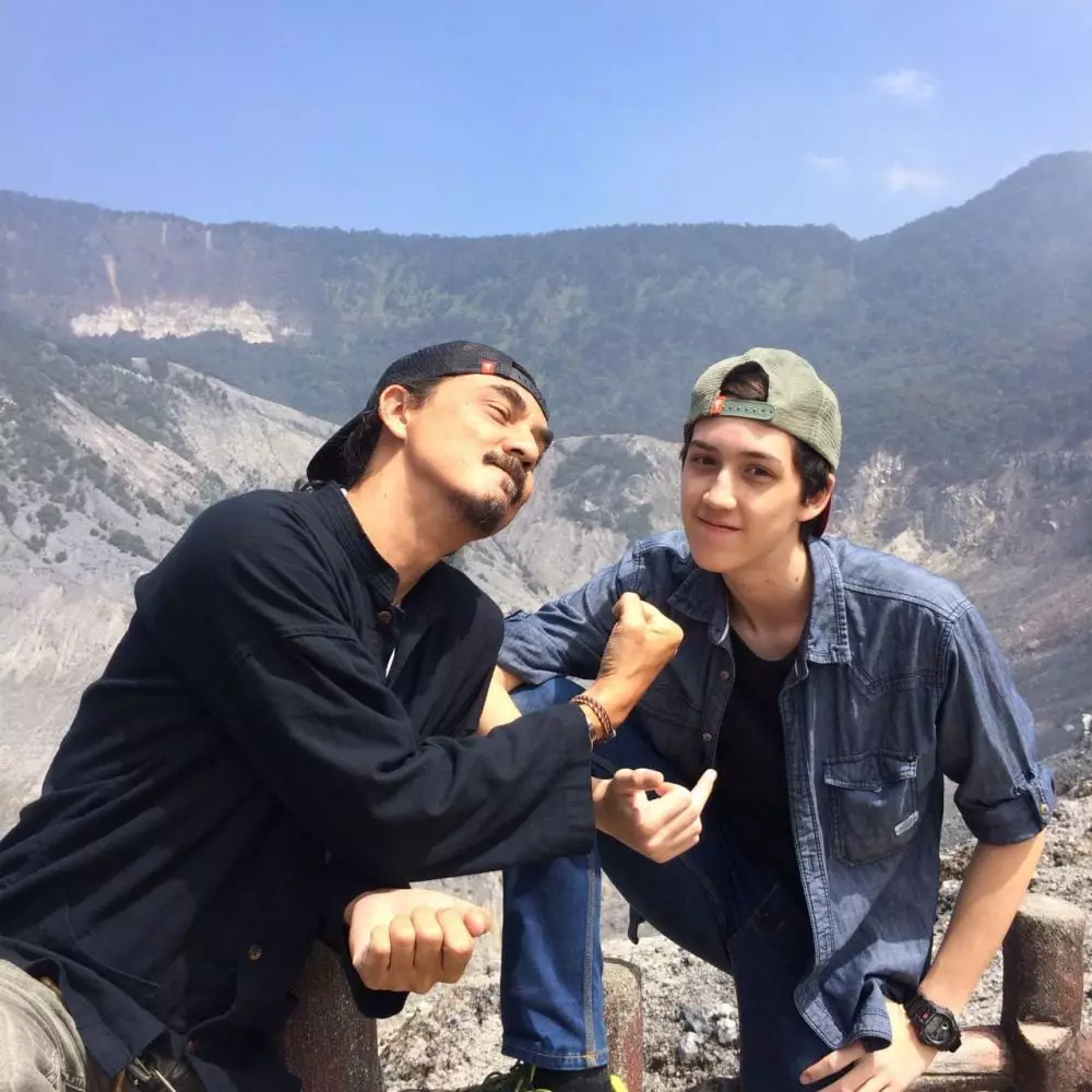 model video klip Hari Bersamanya © berbagai sumber