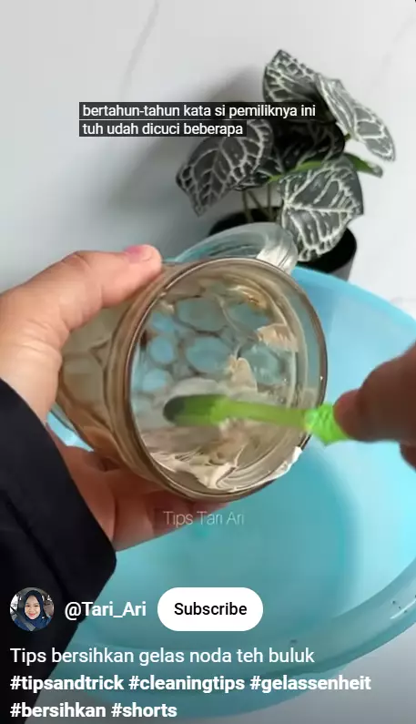 Trik menghilangan kerak di gelas kaca, kembali kinclong pakai tambahan 1 bahan dapur berbagai sumber Trik menghilangan kerak di gelas kaca, kembali kinclong pakai tambahan 1 bahan dapur berbagai sumber