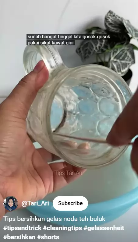 Trik menghilangan kerak di gelas kaca, kembali kinclong pakai tambahan 1 bahan dapur berbagai sumber Trik menghilangan kerak di gelas kaca, kembali kinclong pakai tambahan 1 bahan dapur berbagai sumber