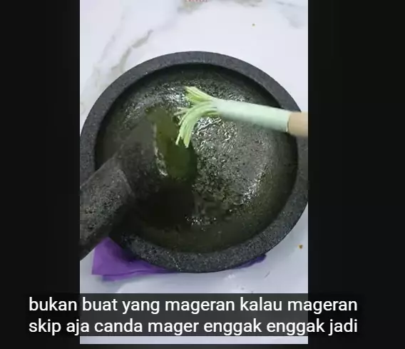 Jangan cuma dicuci sabun, ini trik bersihkan cobek batu baru agar tak bikin warna ulekan jadi abu-abu berbagai sumber