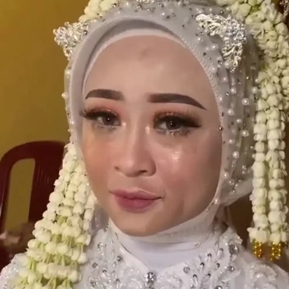 Complexion luntur dan bolong, transformasi pengantin usai di-retouch MUA ini hasilnya bak makeup ulang