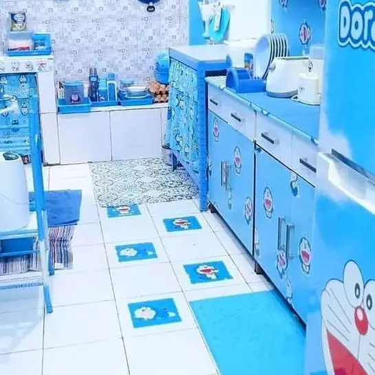 Makeover dapur tanpa kitchen set jadi serba biru ini bikin suasana makin beda, ini 9 potretnya