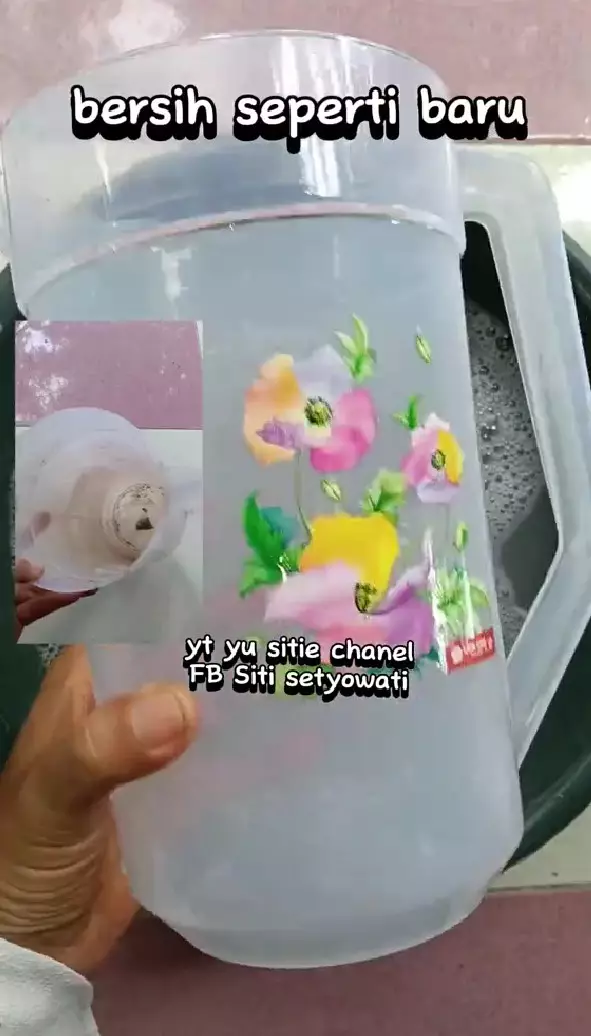 bersihkan teko plastik buluk jadi kinclong © TikTok