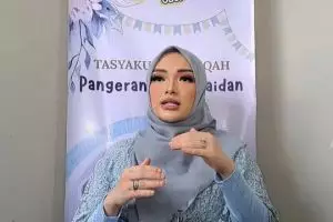 Momen bahagia Zaskia Gotik gelar akikah putranya, Pangeran Aflah Zaidan, ungkap makna nama anak