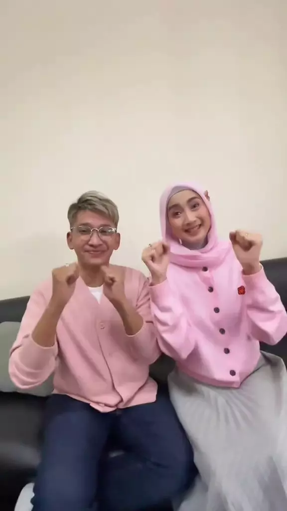 kedekatan ruben onsu dan desy ratnasari © 2025 brilio.net