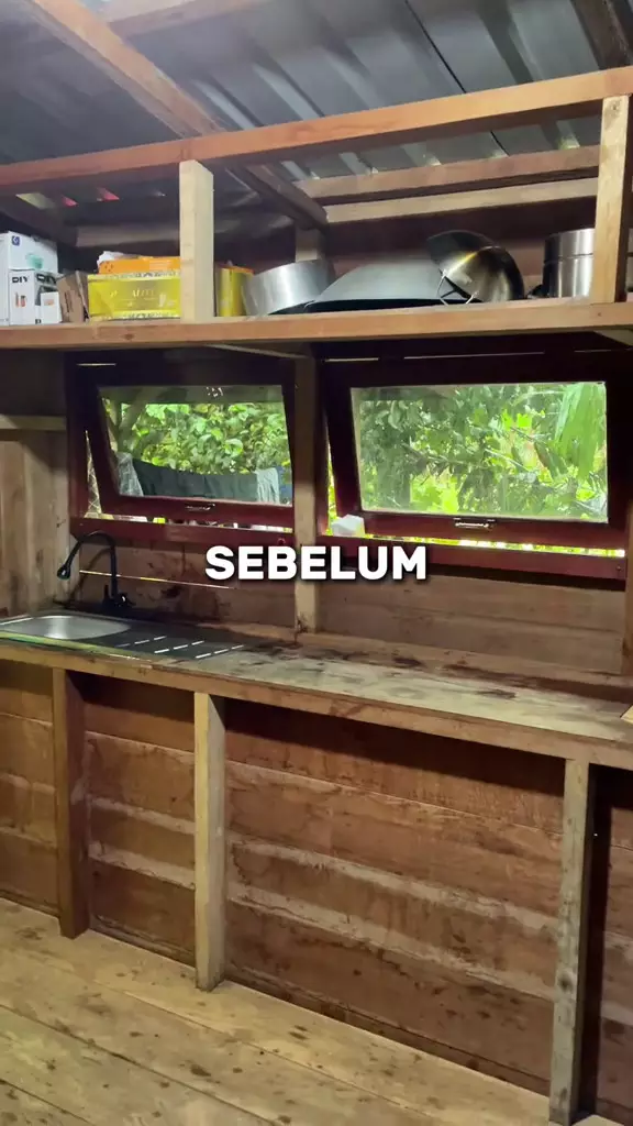 makeover dapur kayu jadi tempat masak di vila  © 2025 TikTok