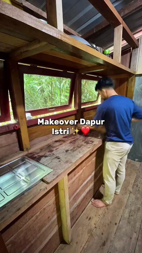 makeover dapur kayu jadi tempat masak di vila  © 2025 TikTok