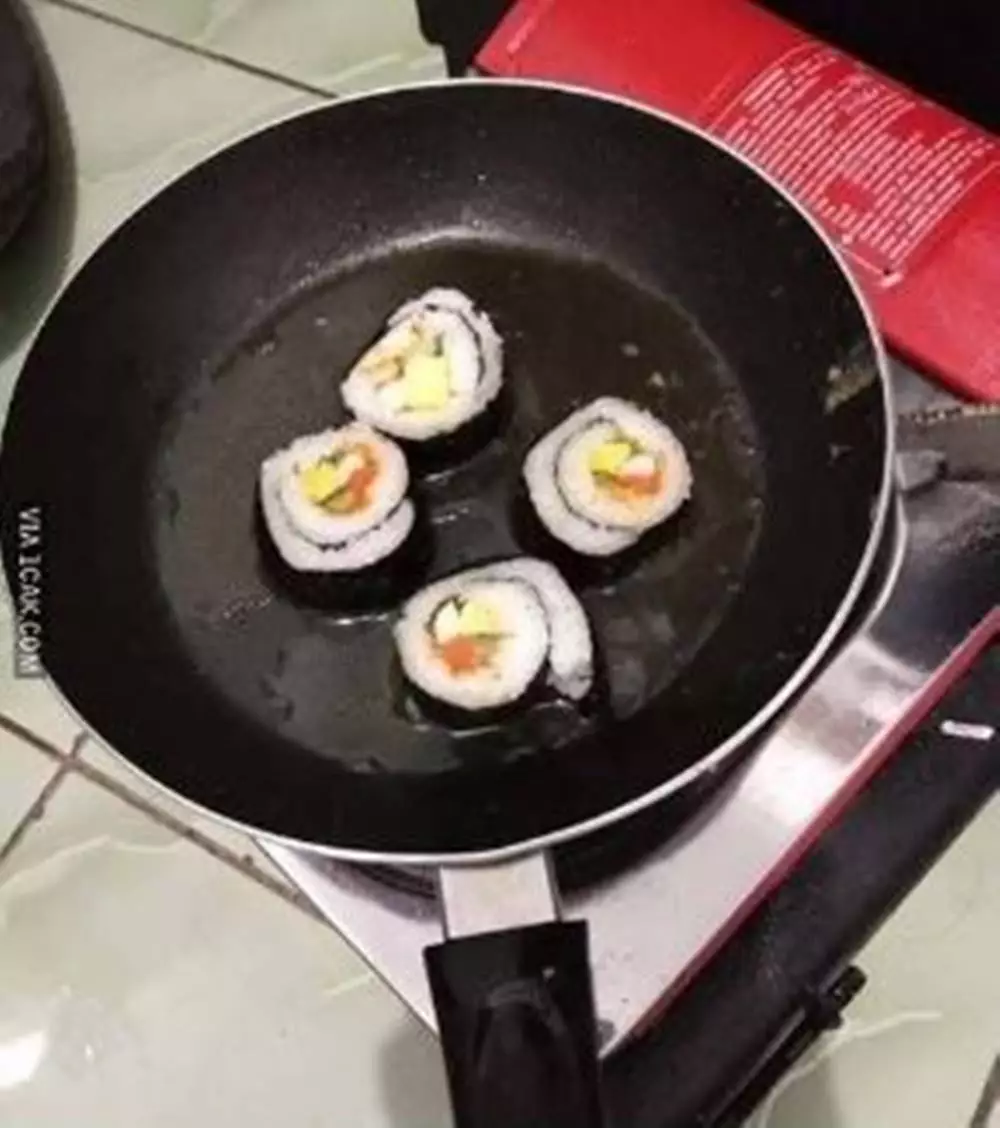 potret lucu makan kimbap © 2025 berbagai sumber