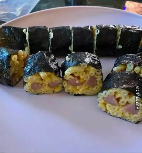 potret lucu makan kimbap © 2025 berbagai sumber