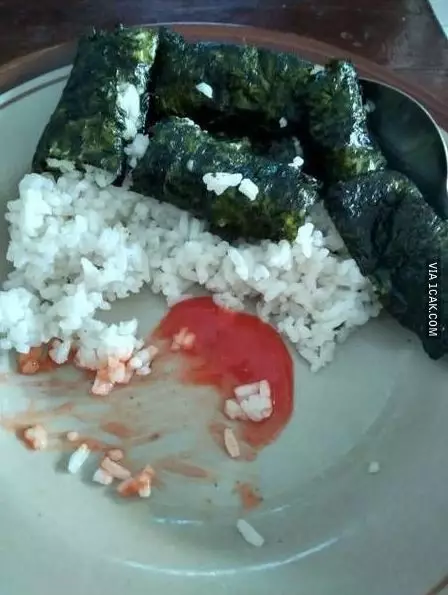 potret lucu makan kimbap © 2025 berbagai sumber