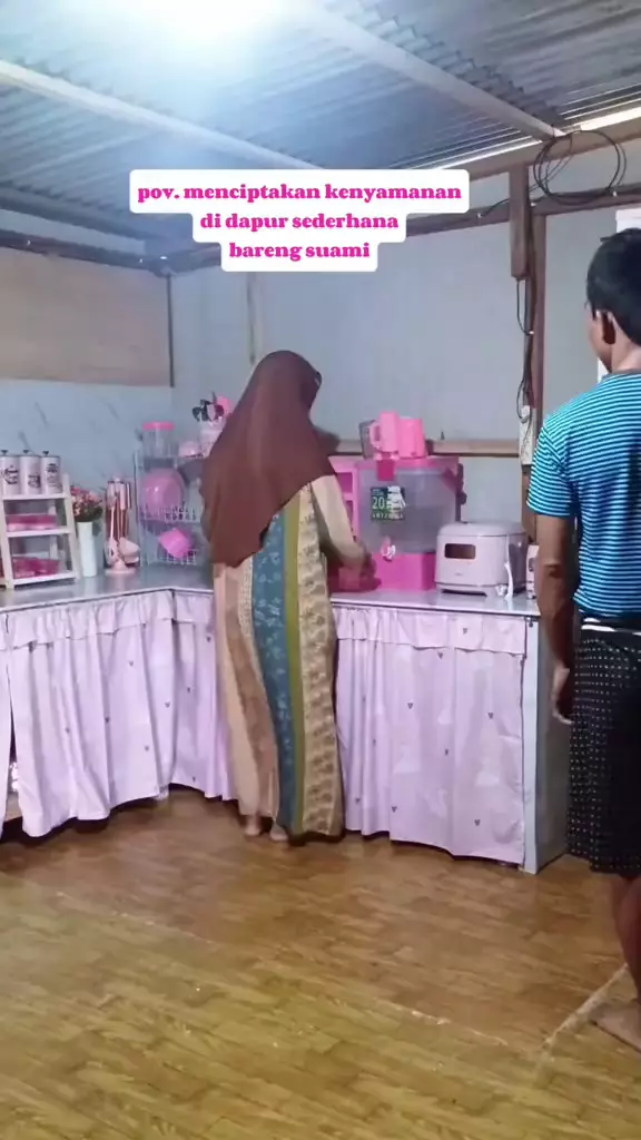 makeover dapur triplek serba pink estetik © 2025 TikTok