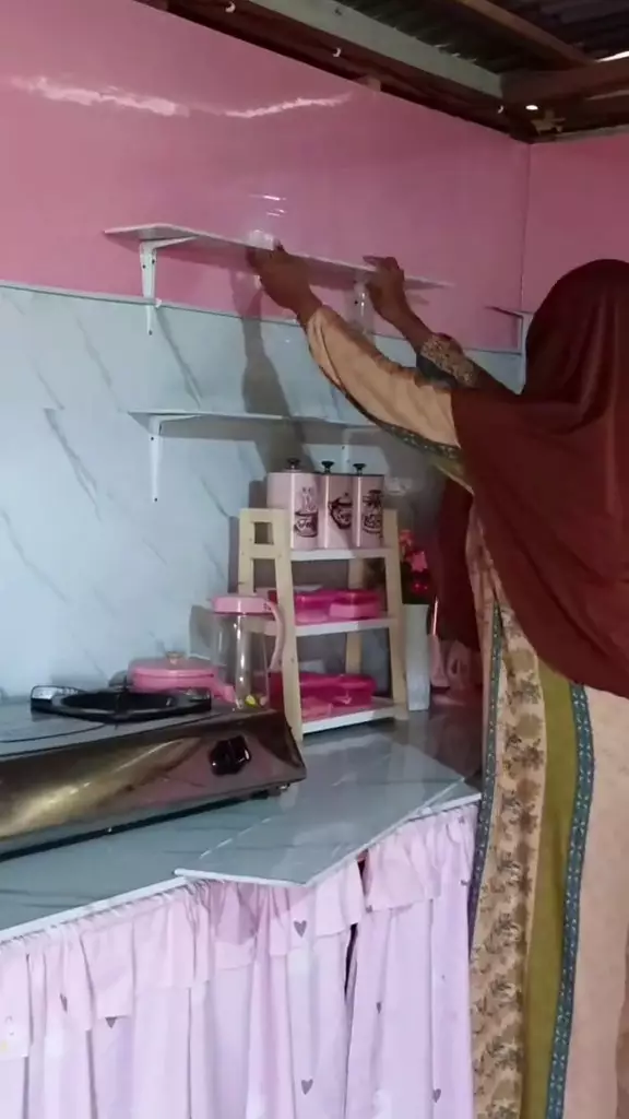 makeover dapur triplek serba pink estetik © 2025 TikTok