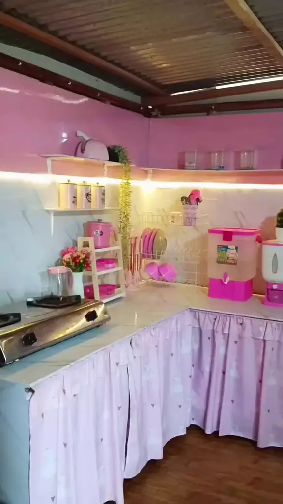 makeover dapur triplek serba pink estetik © 2025 TikTok