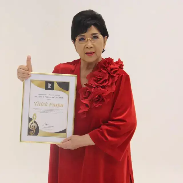 Perjalanan karier Titiek Puspa dari guru TK hingga jadi penyanyi kesayangan Soekarno
