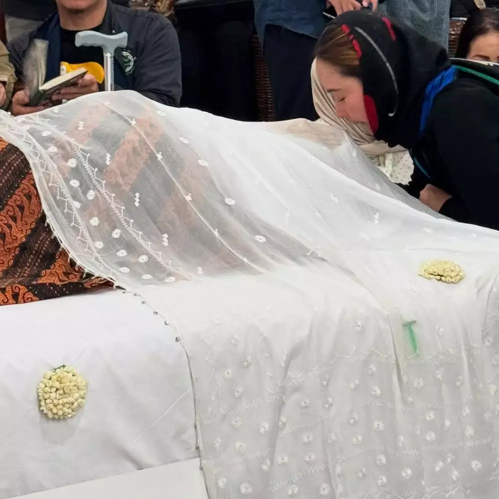 Inul Daratista kenang momen dampingi Titiek Puspa sejak dirawat hingga menghembuskan napas terakhir © 2025 brilio.net