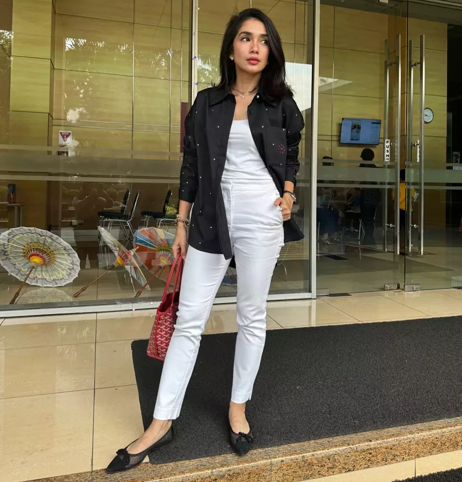 ussy sulistiawaty model iklan mie instan © 2025 Instagram ussy sulistiawaty model iklan mie instan © 2025 Instagram