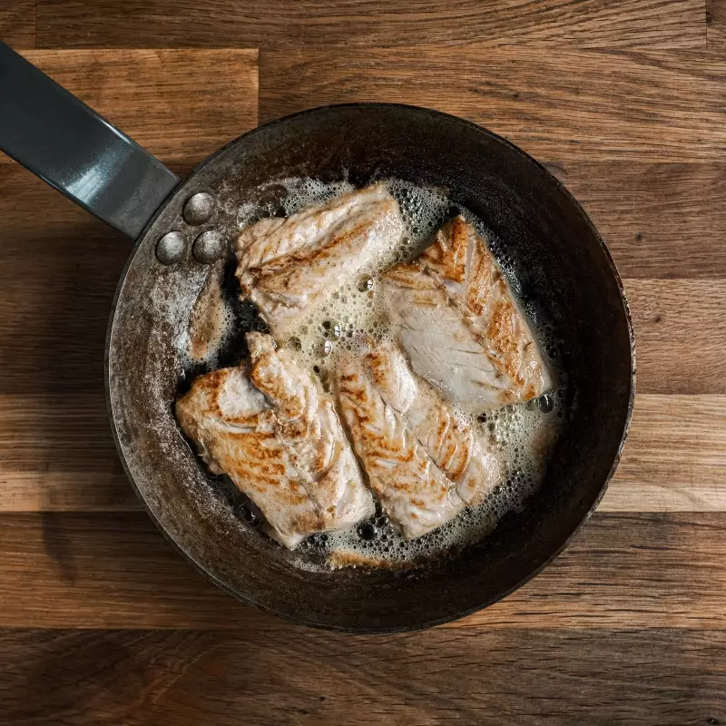 Trik menggoreng ikan tanpa lengket dan meletup yang masih relevan sampai sekarang