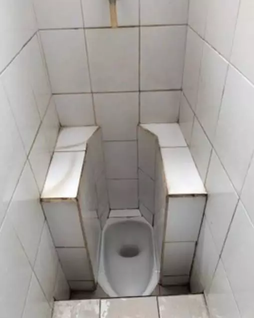 kamar mandi nyeleneh tren 2025 © 2025 Instagram kamar mandi nyeleneh tren 2025 © 2025 Instagram