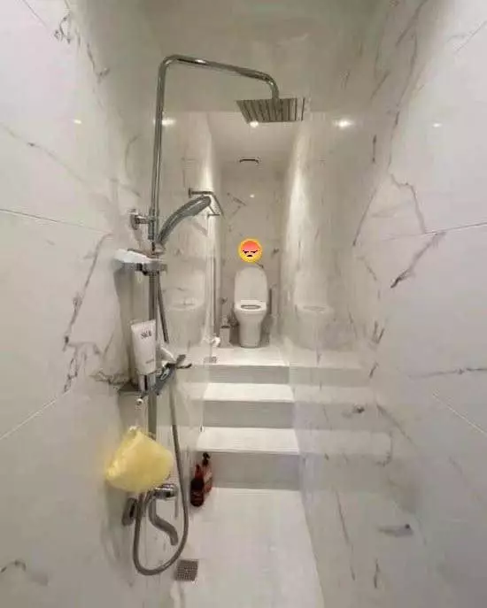 kamar mandi nyeleneh tren 2025 © 2025 Instagram kamar mandi nyeleneh tren 2025 © 2025 Instagram