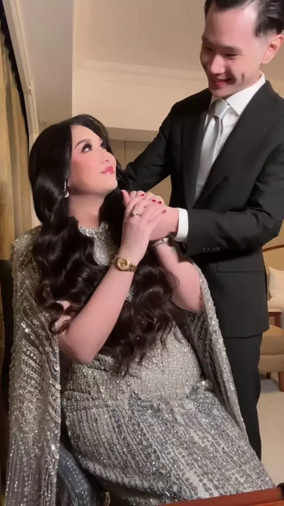 sisca kohl pemberkatan jessica jane  © 2025 TikTok