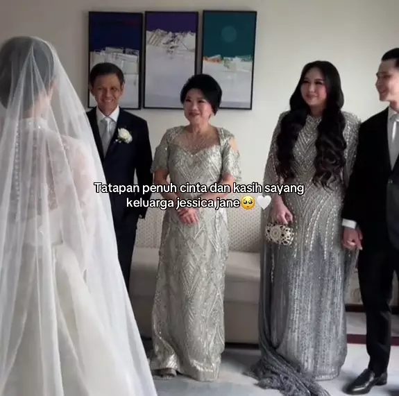 sisca kohl pemberkatan jessica jane  © 2025 TikTok