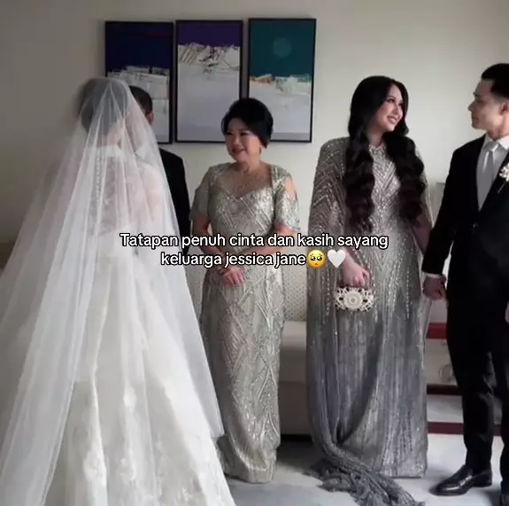 sisca kohl pemberkatan jessica jane  © 2025 TikTok