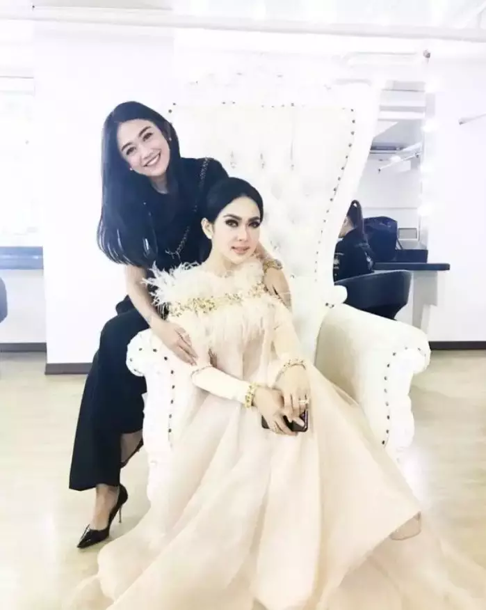 Bocah foto bareng Titiek Puspa jadi sosialita © Instagram Bocah foto bareng Titiek Puspa jadi sosialita © Instagram