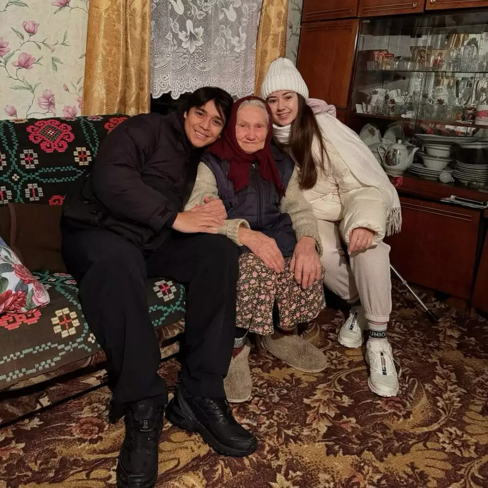 status Billy Syahputra dengan Vika Kolesnaya © Instagram status Billy Syahputra dengan Vika Kolesnaya © Instagram